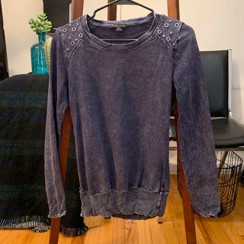🔺Forever 21 Distressed Long Sleeve Shirt